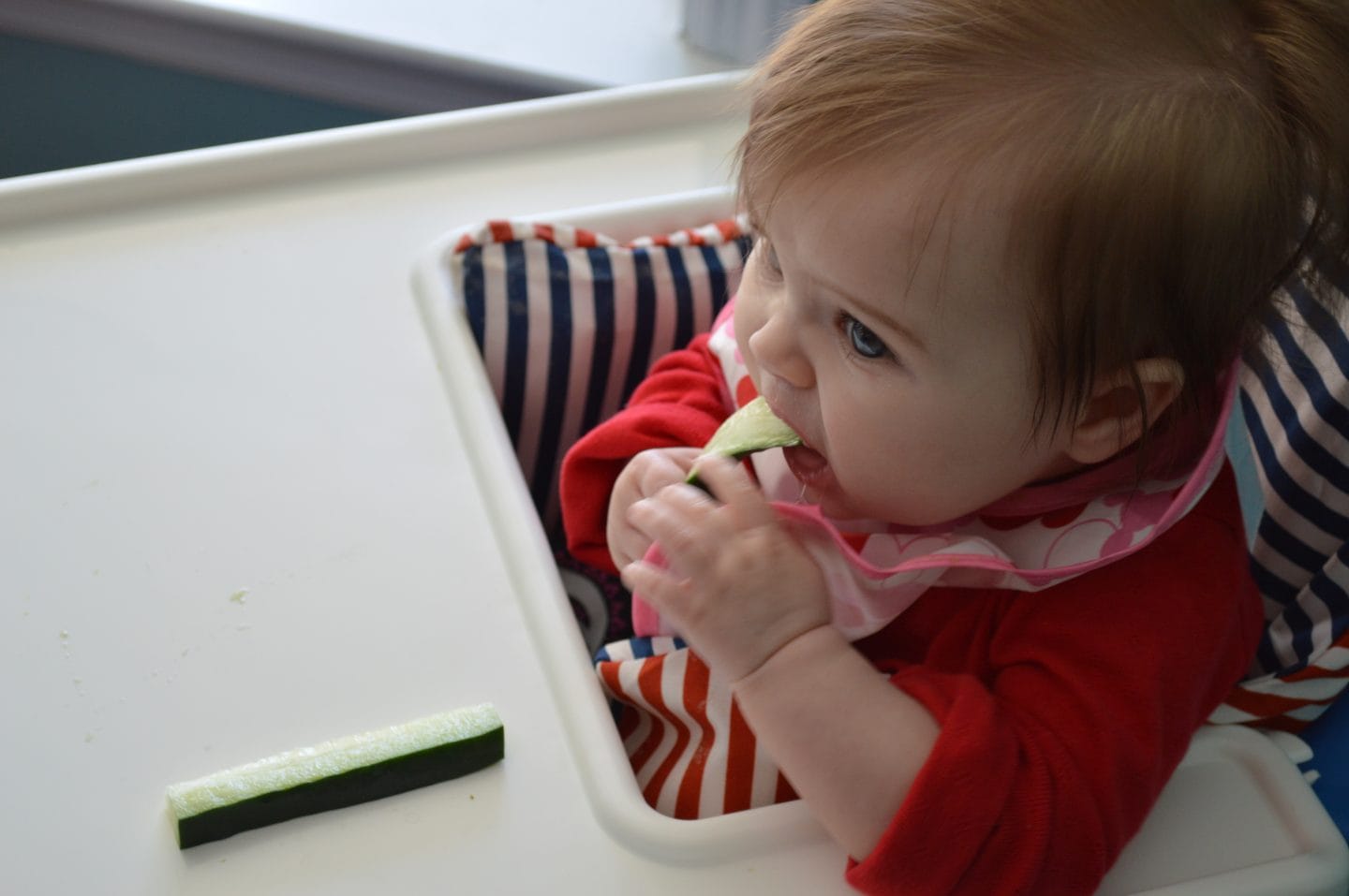 guide to baby led weaning - simple weaning plan baby eating