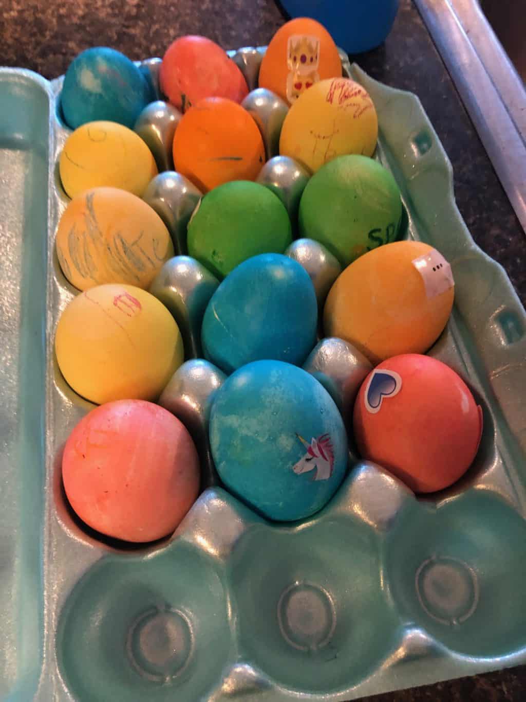 coloring Easter eggs 