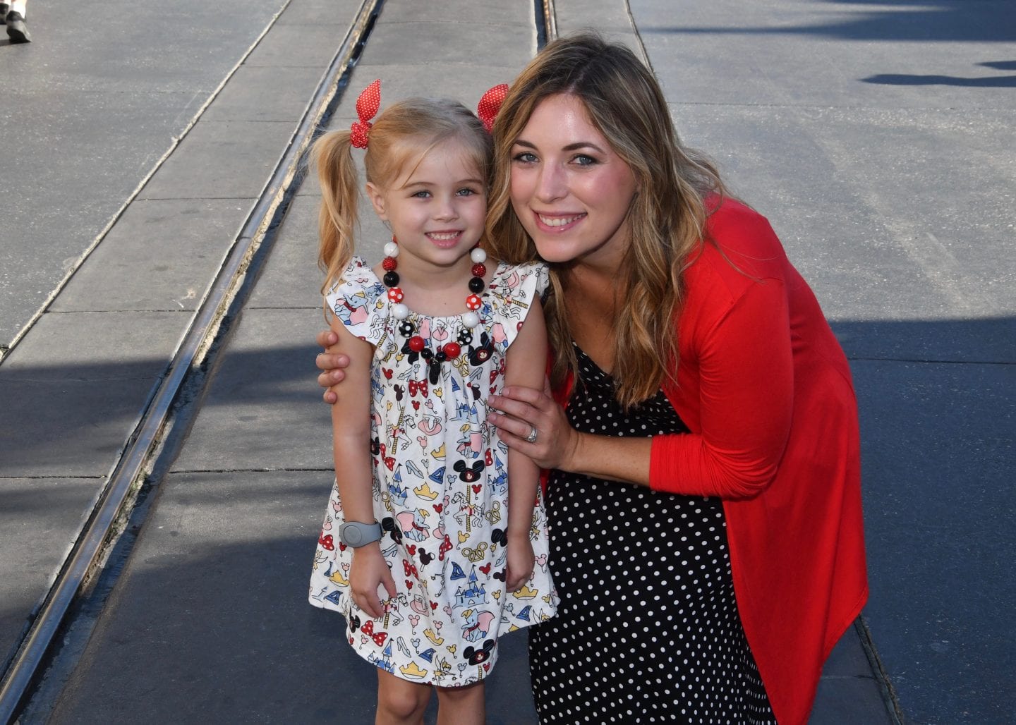 magic kingdom cinderella's castle mother and daughter photos