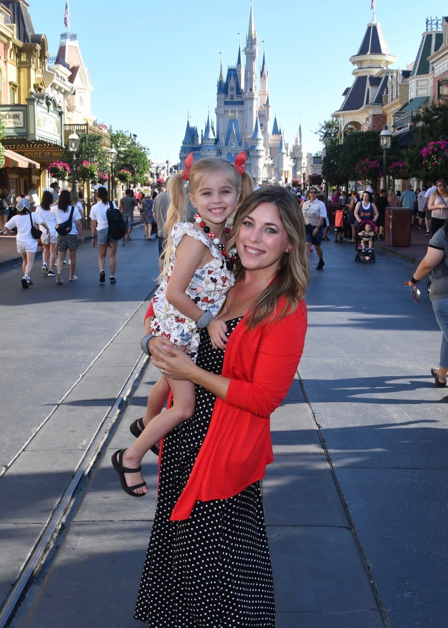 magic kingdom cinderella's castle mother and daughter photos