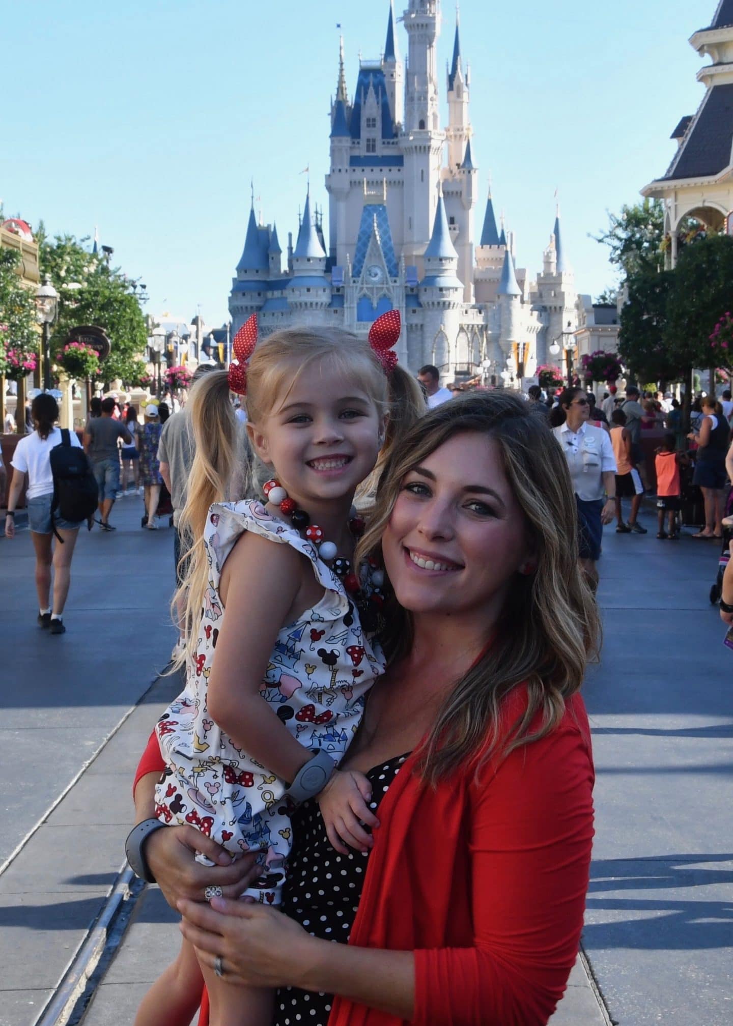 magic kingdom cinderella's castle mother and daughter photos