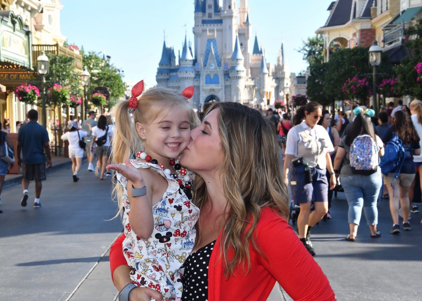 magic kingdom cinderella's castle mother and daughter photos