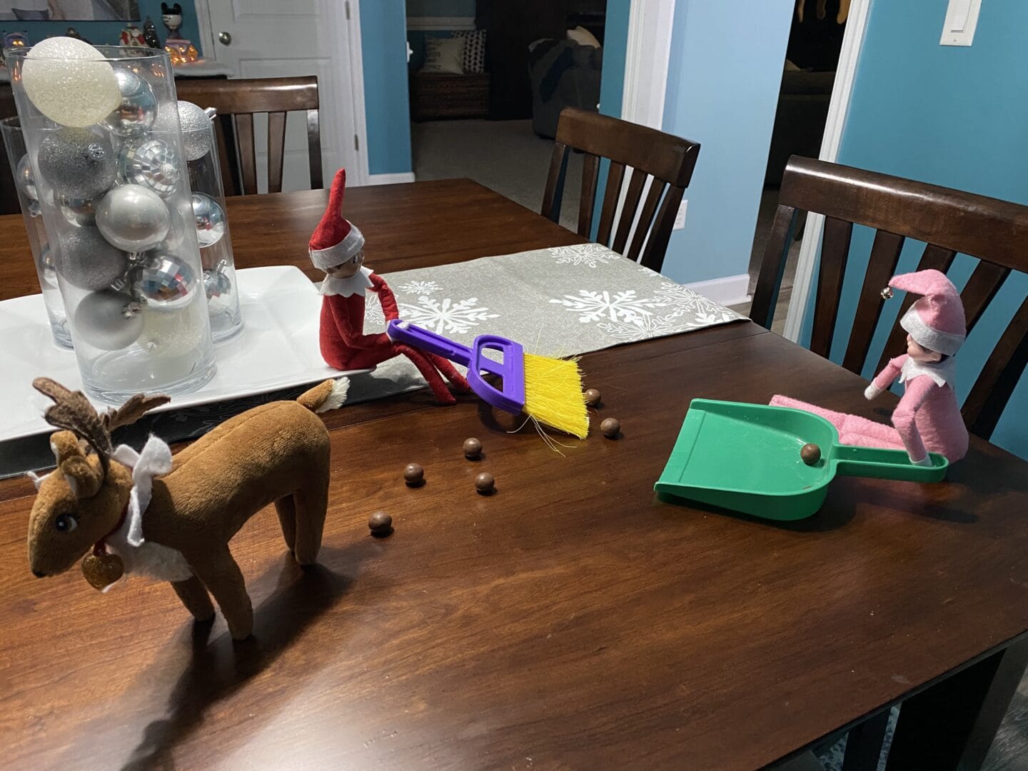 easy elf on the shelf ideas