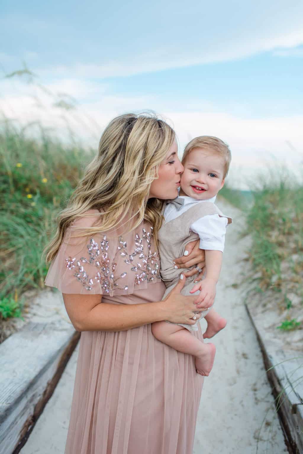 mom and son family photos at the beach