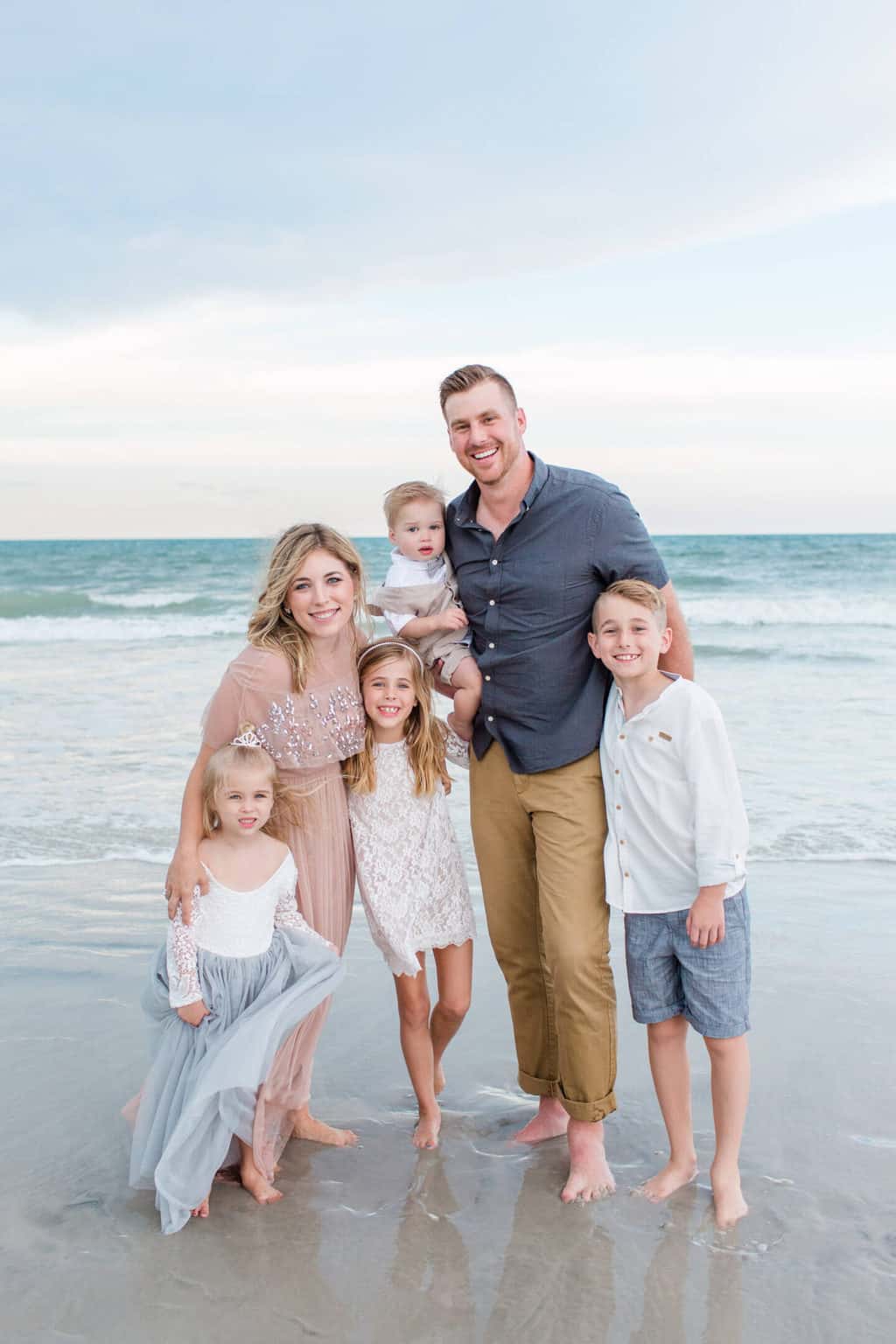 30+ Best Beach Family Photo Ideas: Tips for Getting the Best Pictures