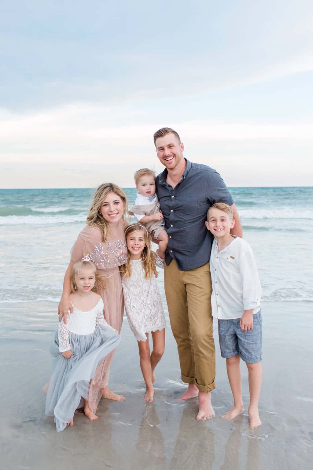 Family Picture Ideas In The Beach - photopostsblog.com