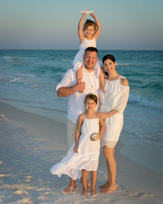 beach family photo ideas