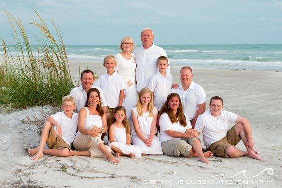 beach family photo ideas