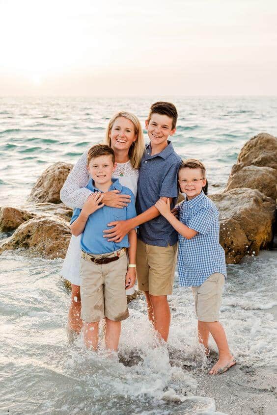 beach family photo ideas