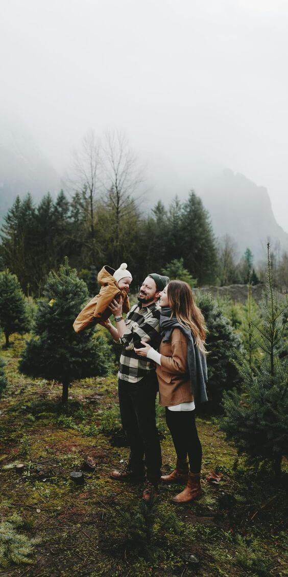 family picture ideas outside winter