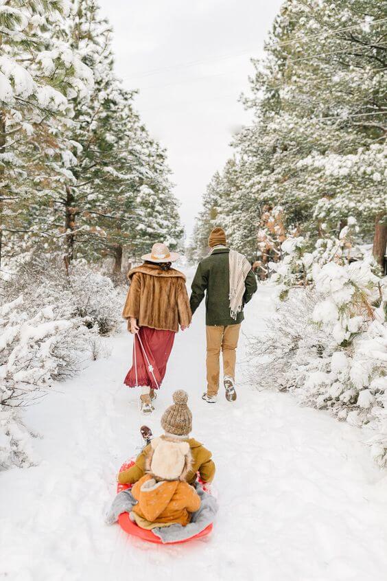 family picture ideas outside winter