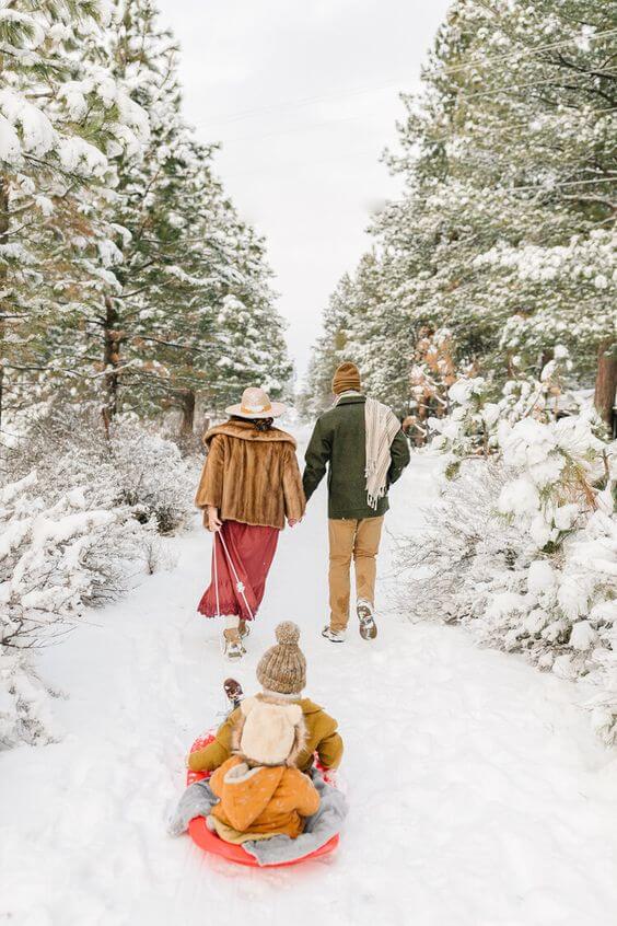 Outdoor Winter Family Photo Shoot Ideas