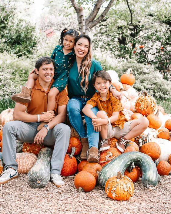 family picture ideas outside fall
