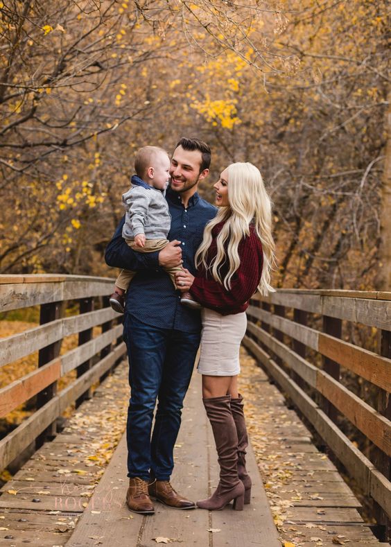 family picture ideas outside fall