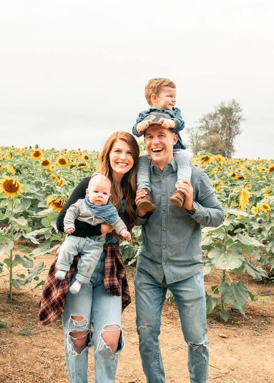 family picture ideas outside fall