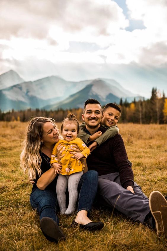 family picture ideas outside fall