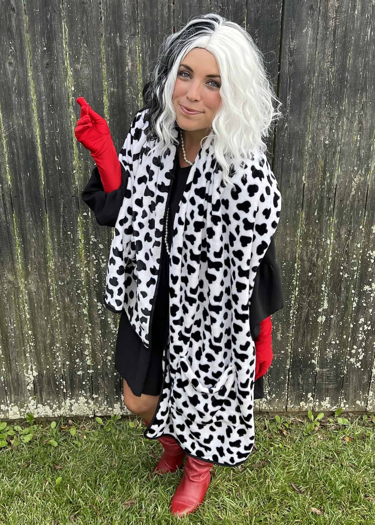 Cruella Family Costume Ideas for Halloween - an easy, DIY 101 Dalmatians family costume with a Cruella De Vil twist!