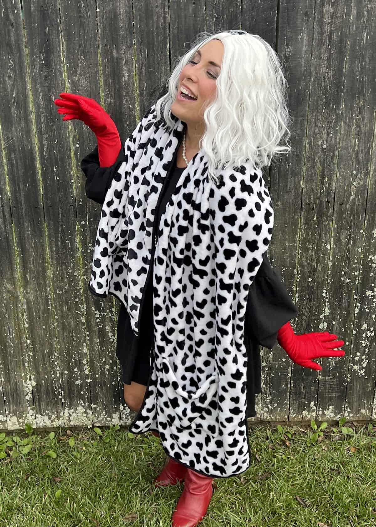 Cruella Family Costume Ideas for Halloween - an easy, DIY 101 Dalmatians family costume with a Cruella De Vil twist!