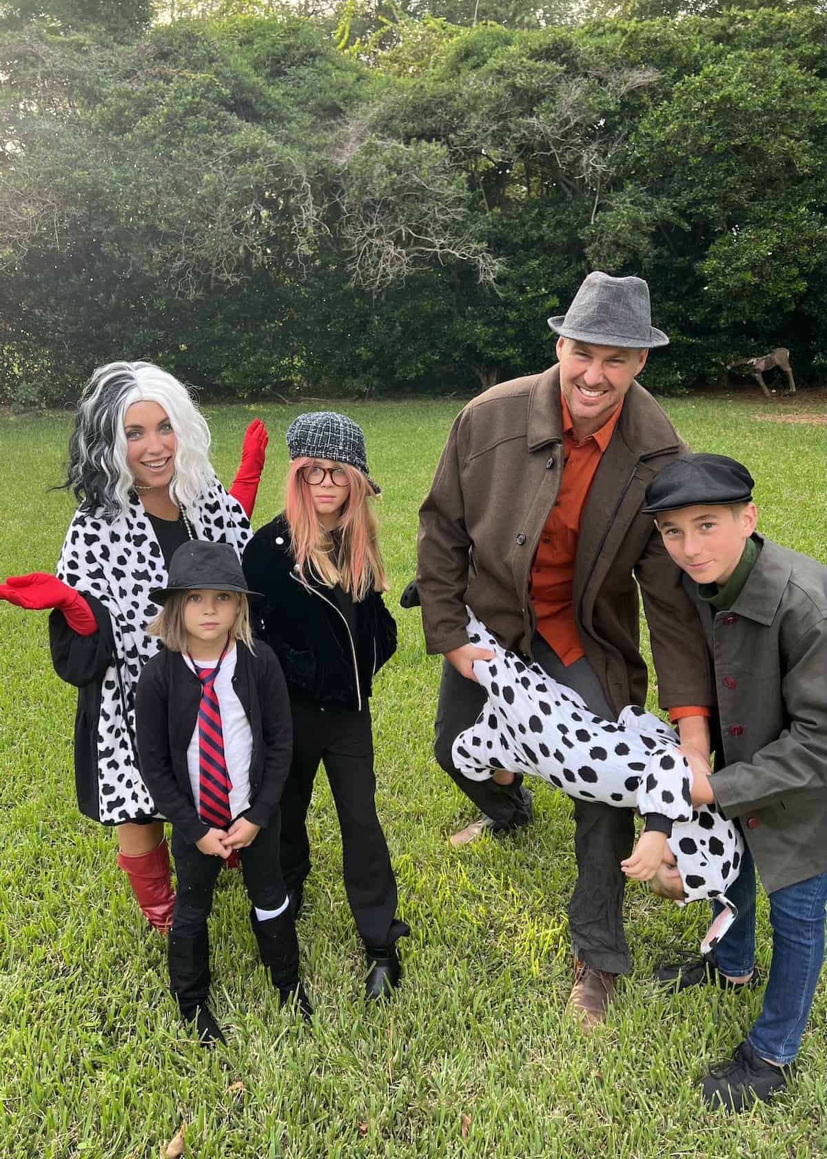 Cruella Family Costume Ideas for Halloween - an easy, DIY 101 Dalmatians family costume with a Cruella De Vil twist!