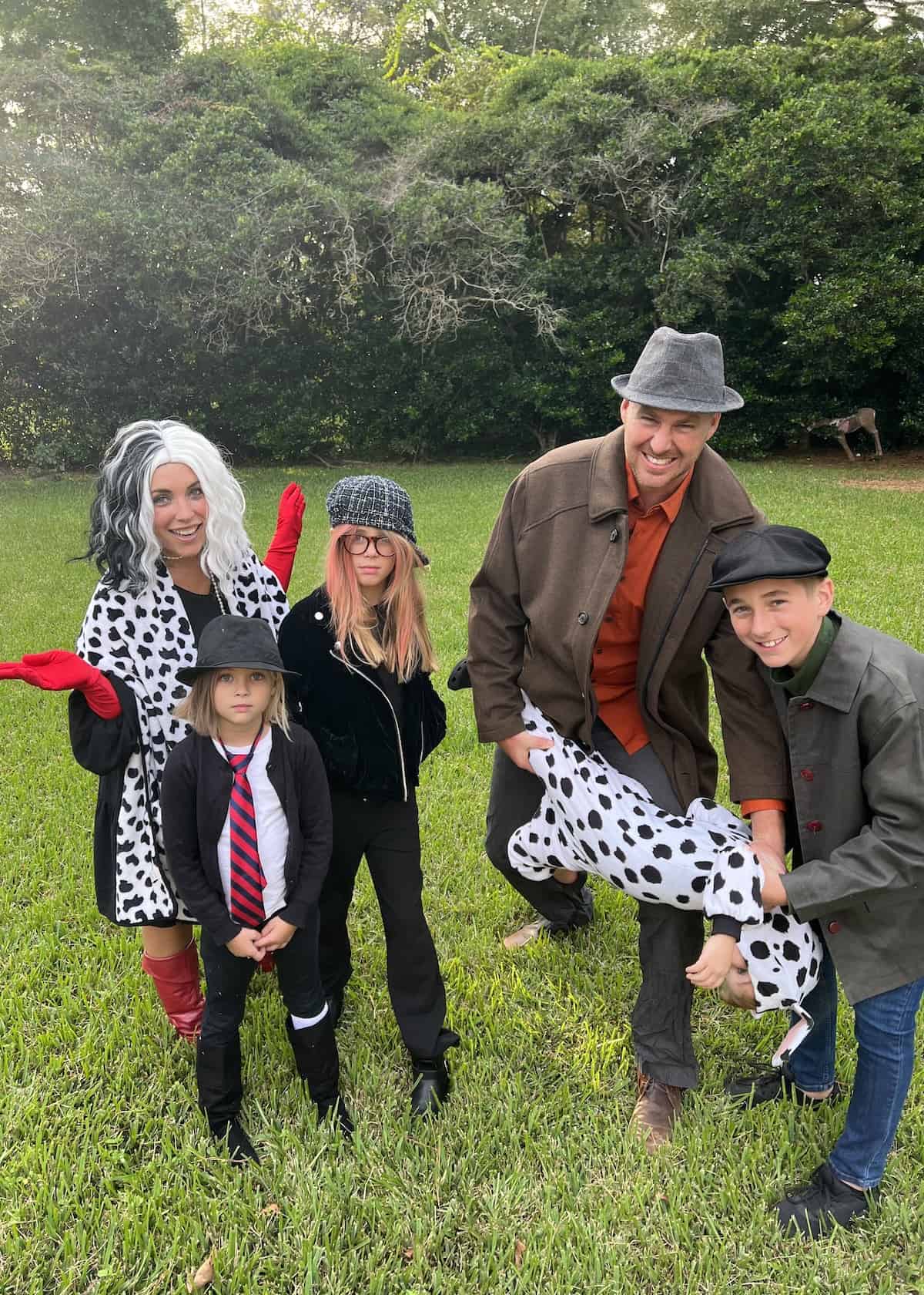 Cruella Family Costume Ideas for Halloween - an easy, DIY 101 Dalmatians family costume with a Cruella De Vil twist!