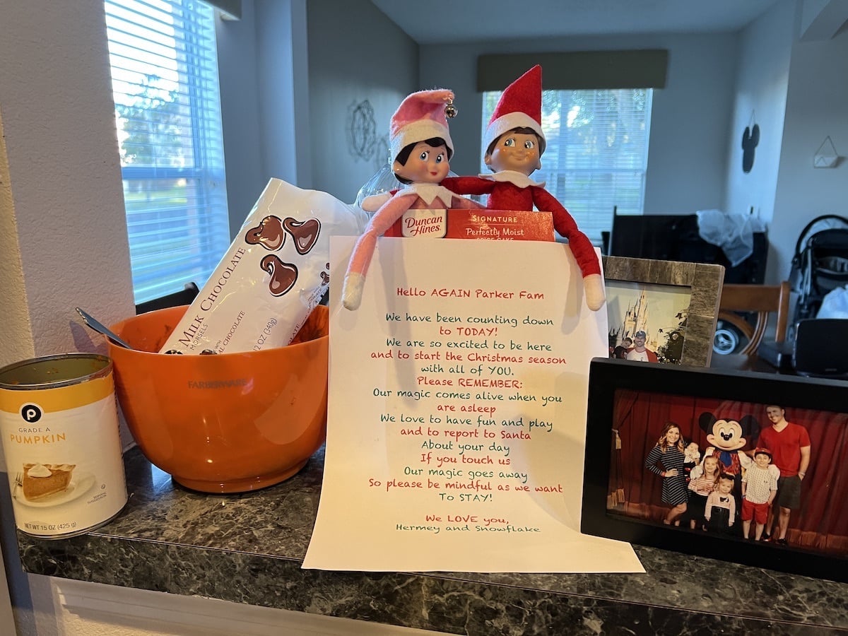 Last Minute Elf on the Shelf Ideas to help save your sanity during the busy holiday season with super easy elf on the shelf insperation!