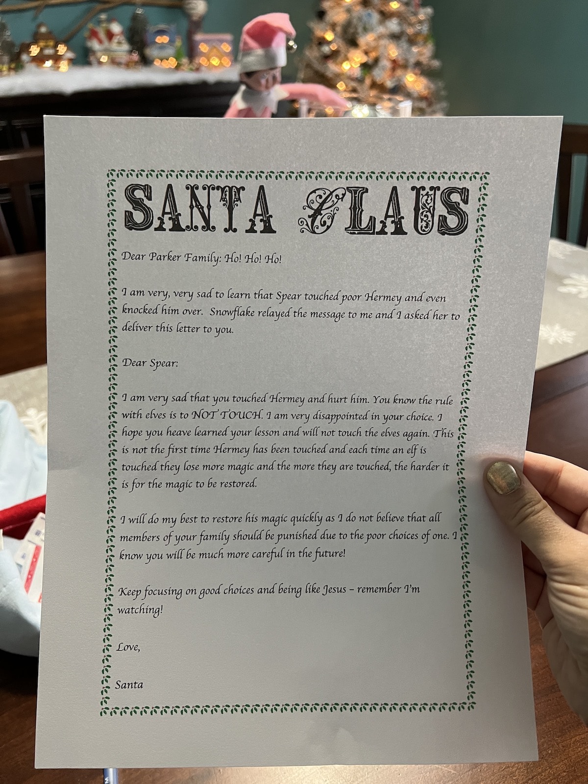 Last Minute Elf on the Shelf Ideas to help save your sanity during the busy holiday season with super easy elf on the shelf insperation!