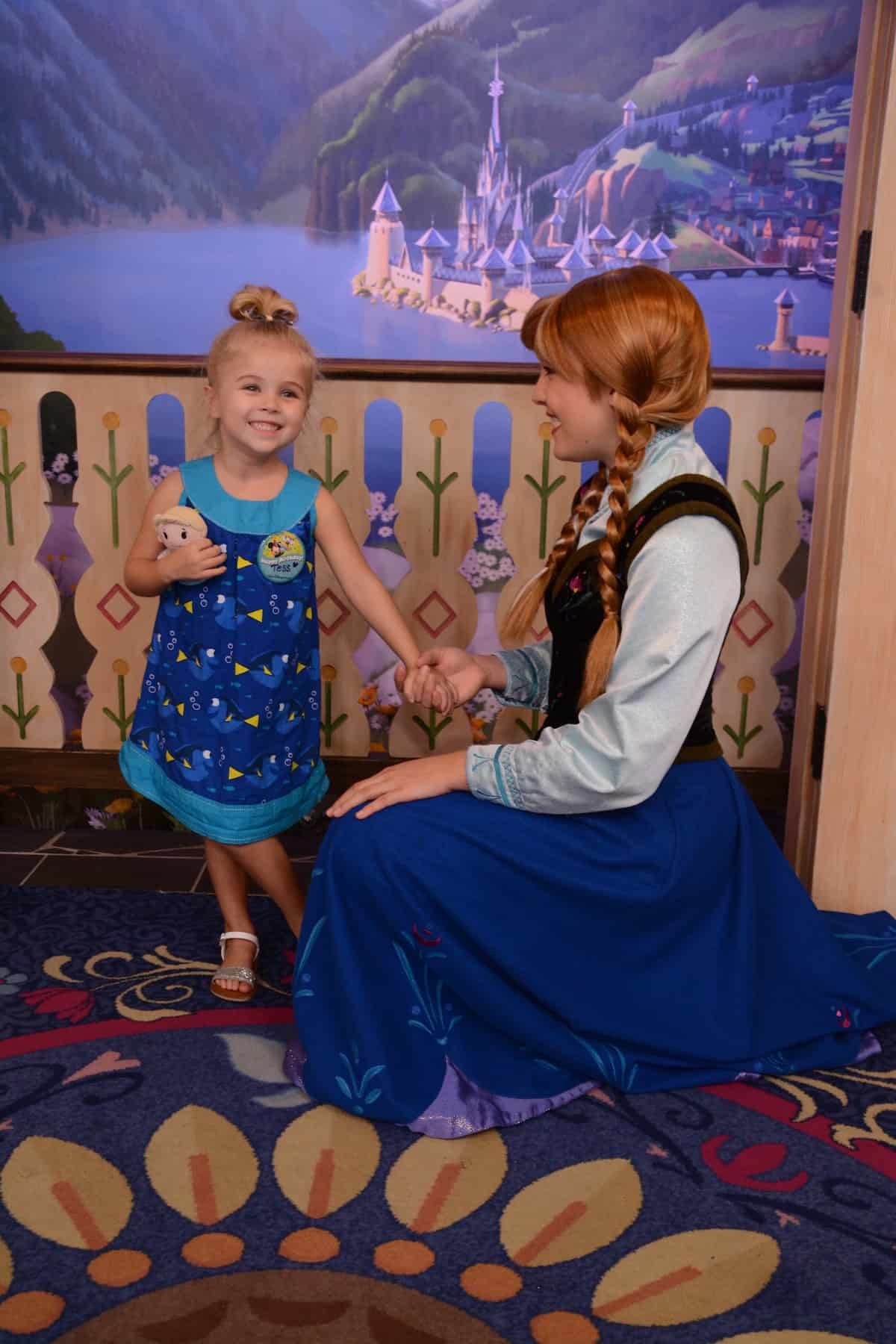 How to meet characters at Disney World - all the tips for Disney World Character Meet and Greets that you need to know! 