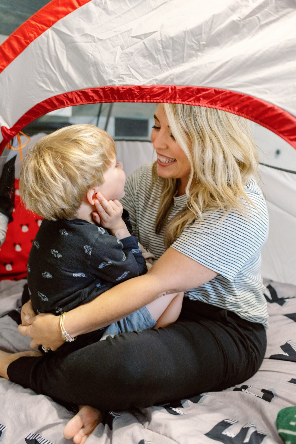 Family Photos at Home Before Moving: Lifestyle Photography at Home