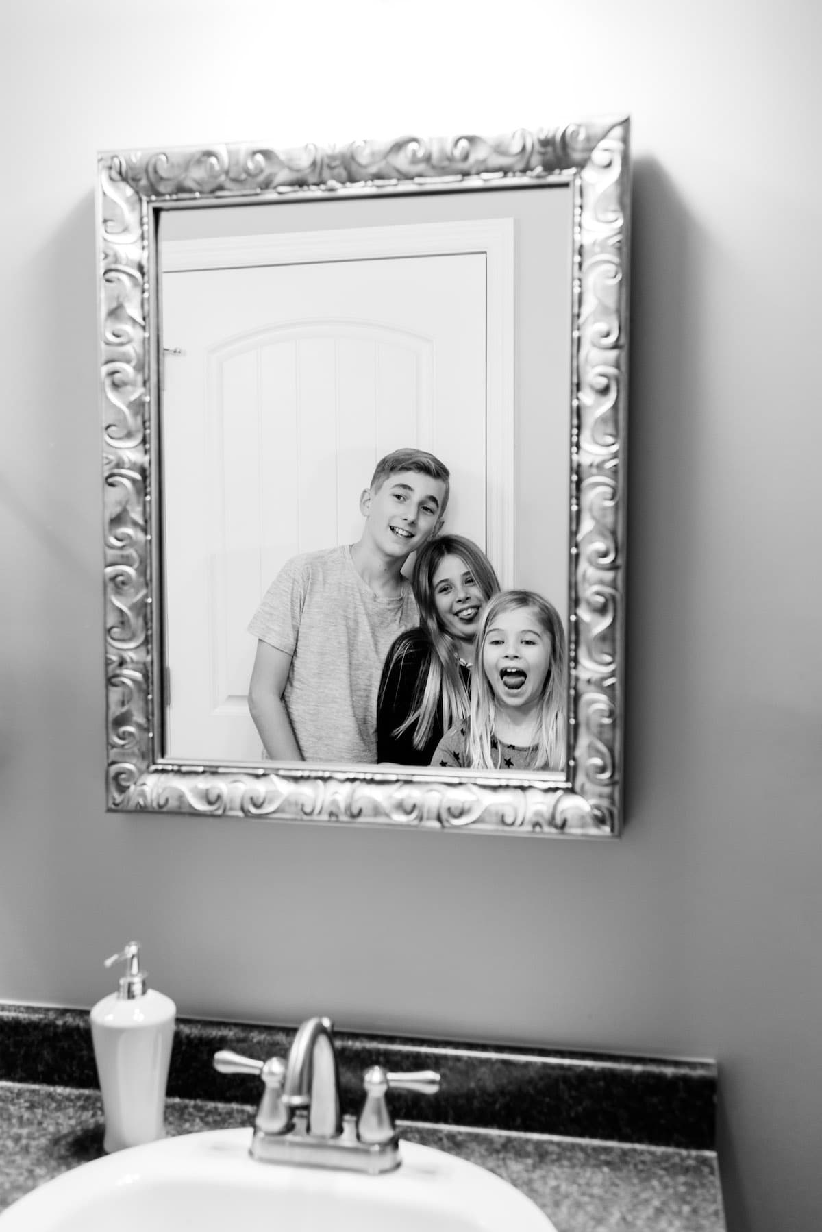 Family Photos at Home Before Moving: Family Lifestyle Photography at Home. Tips for Capturing Meaningful Family Lifestyle Photos at Home