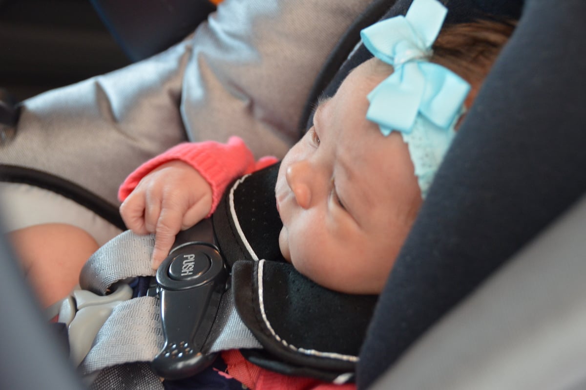 How to keep a car seat cool in the summer. Keep kids and baby safe from overheating in the car seat with these tips!