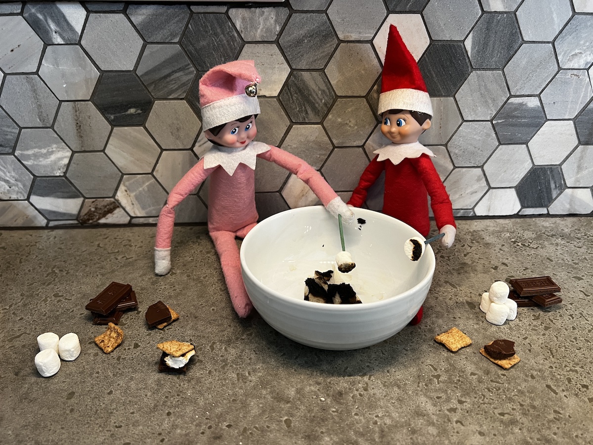 Last Minute Elf on the Shelf Ideas to help save your sanity during the busy holiday season with super easy elf on the shelf inspiration!