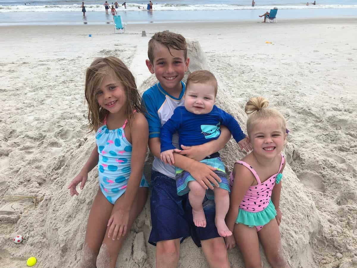 how to maintain structure while traveling with kids