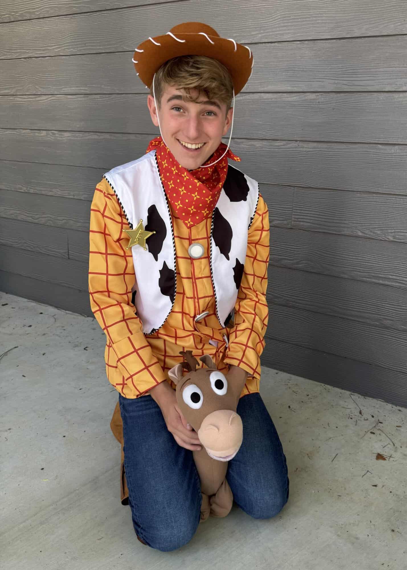 diy toy story family costumes - sheriff woody and bullseye