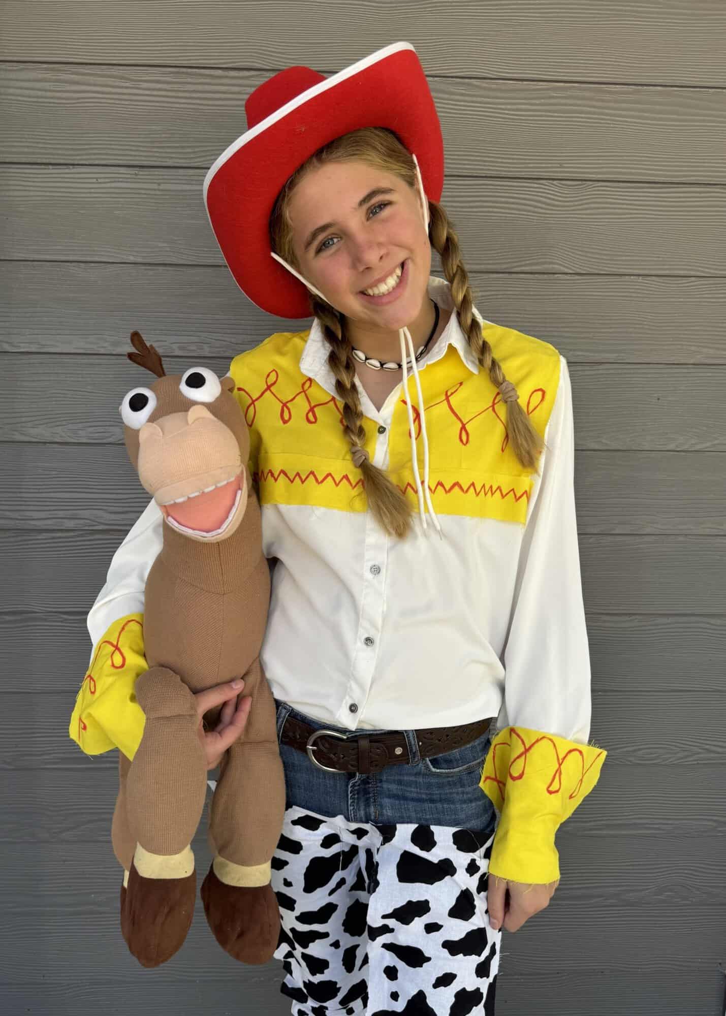 diy toy story family costumes - jessie and bullseye