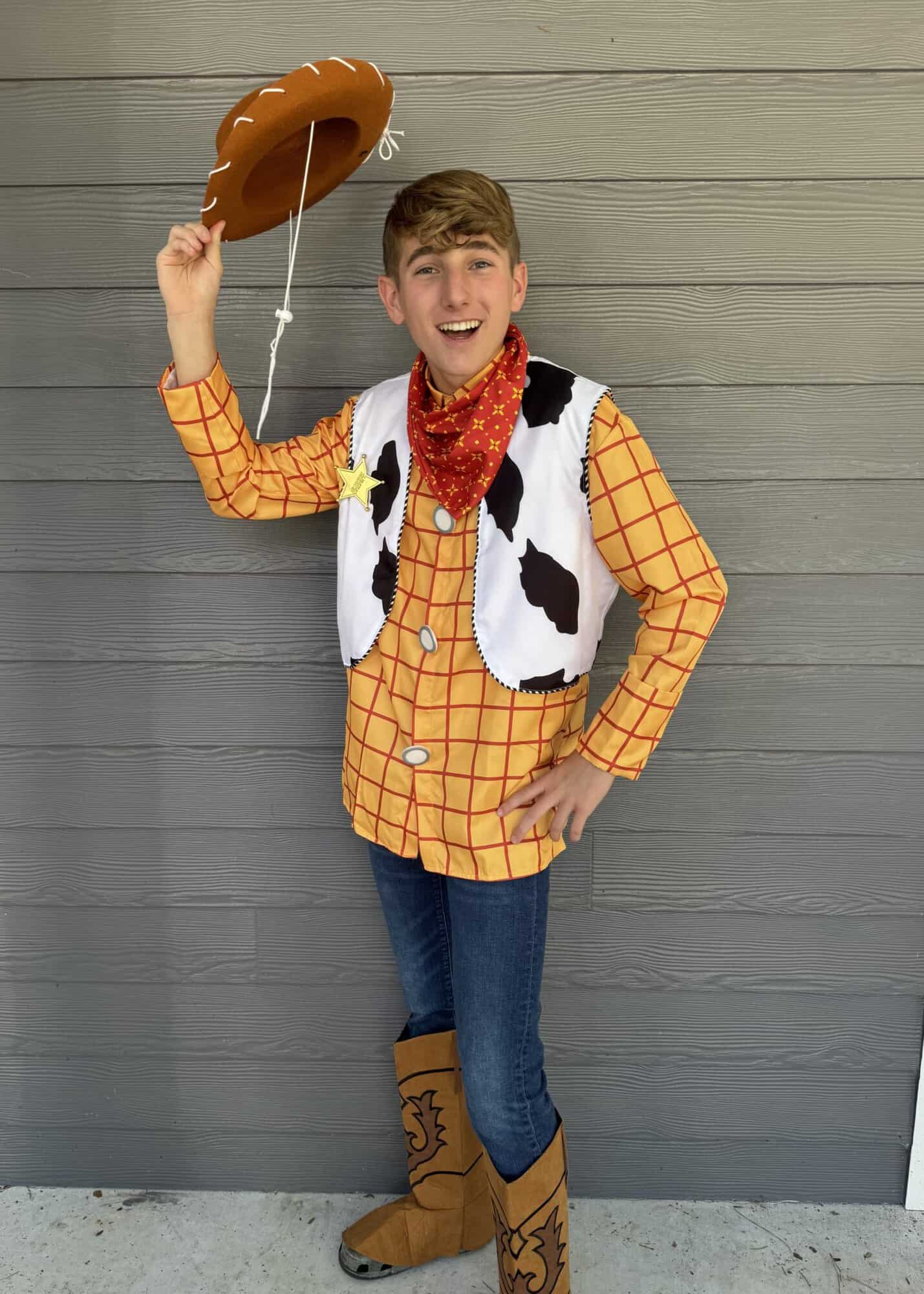 diy toy story family costumes - sheriff woody