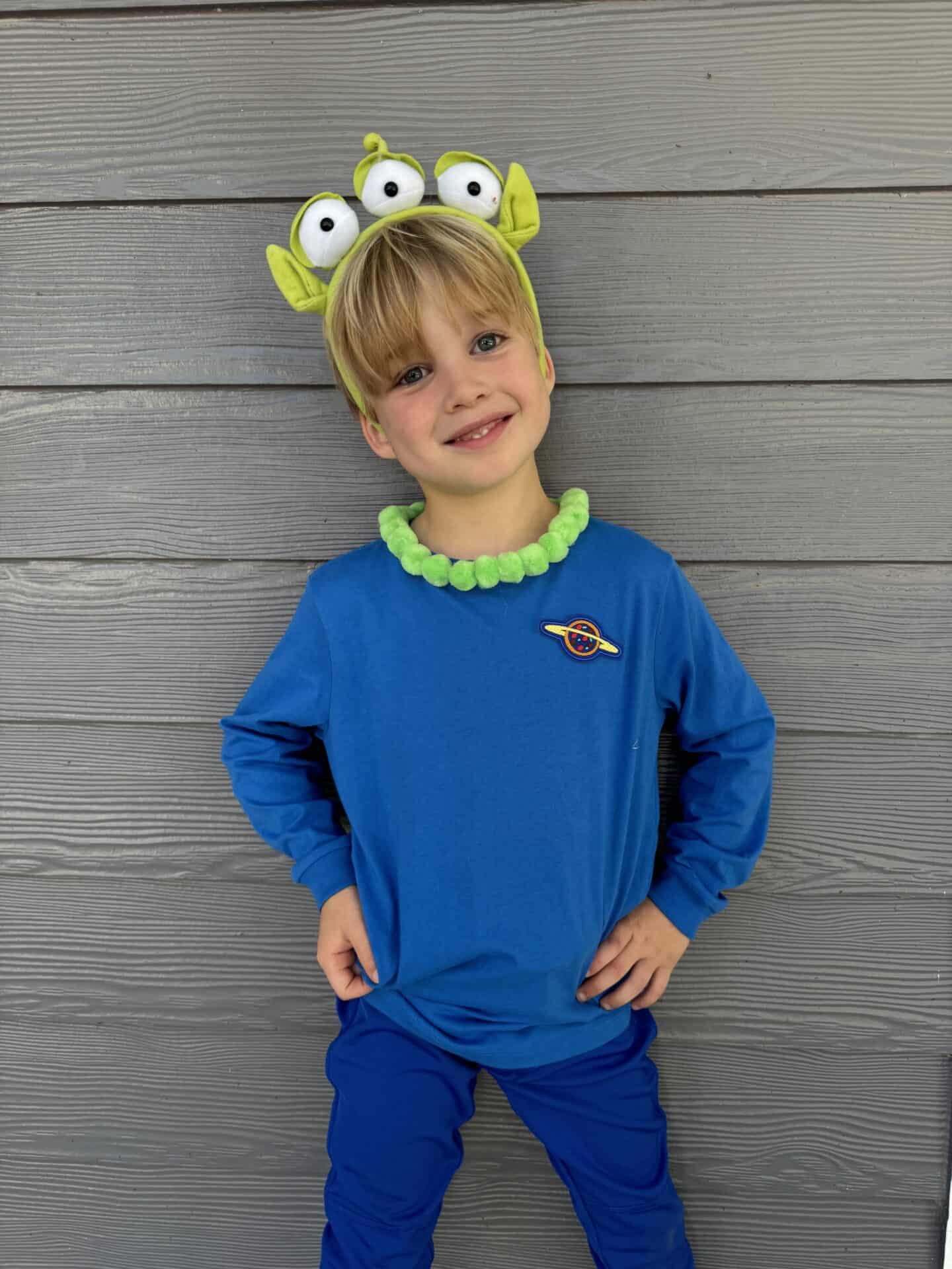 diy toy story family costumes pizza planet alien